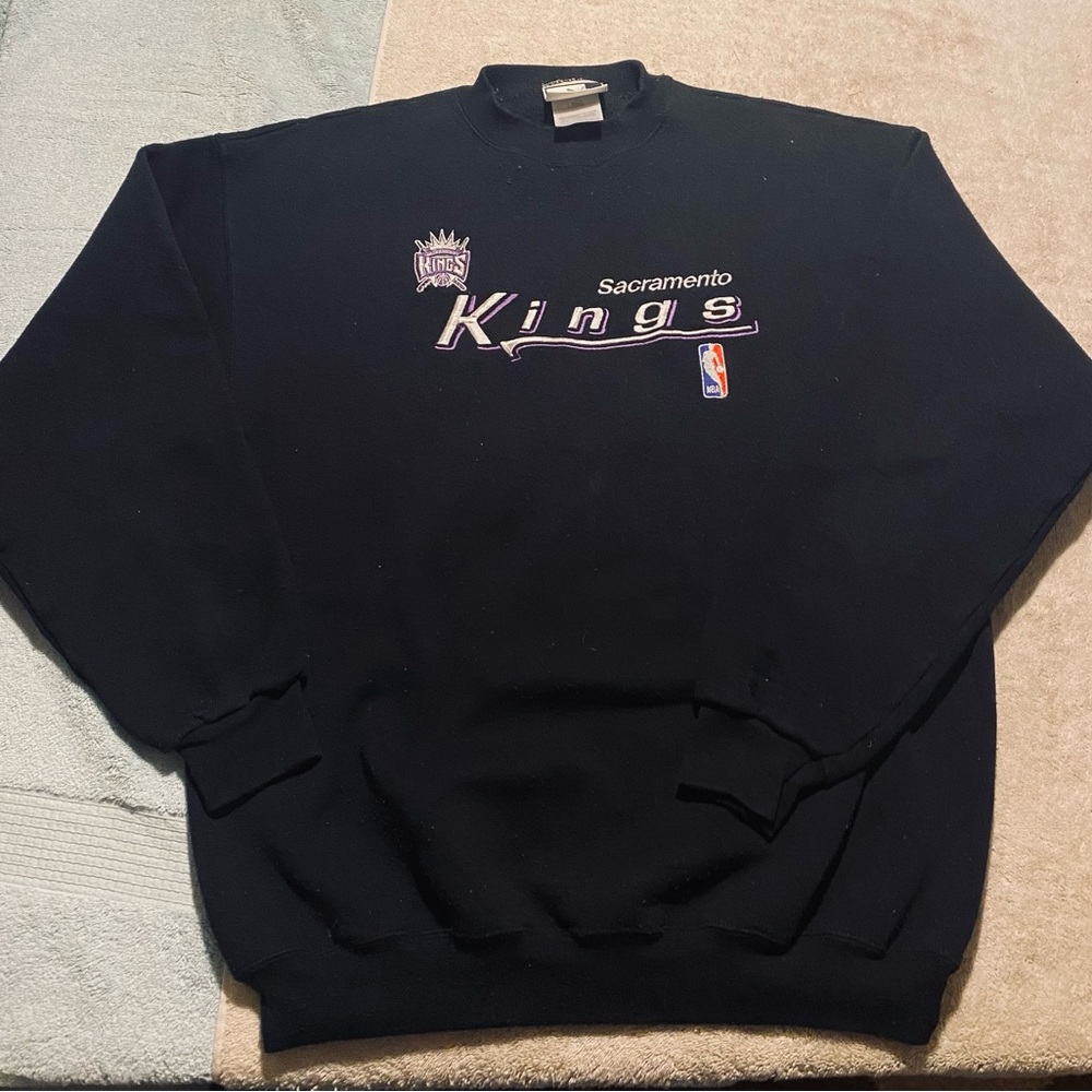 Vintage Puma Men’s Sacramento Kings nba embroidered crewneck sweatshirt Large